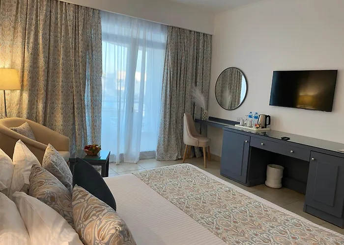 Reef Resort 4*